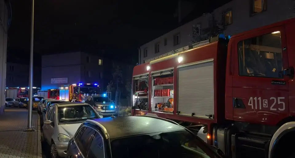 Pożar i wybuch w mieszkaniu przy ul. Morcinka w Bytomiu. Budynek częściowo wyłączony z użytkowania