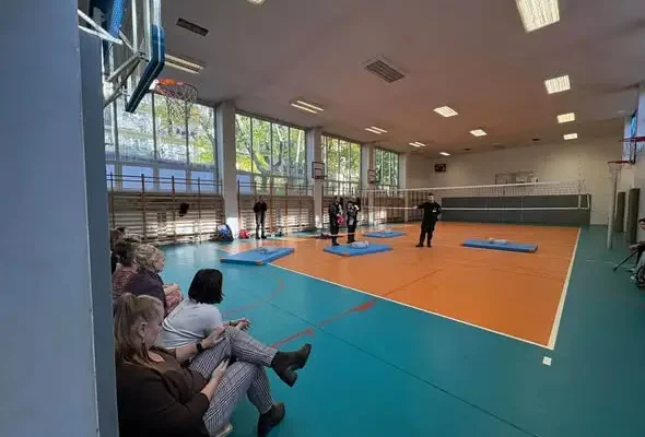 Strażacy z OSP Stolarzowice szkolili nauczycieli I LO w Bytomiu z pierwszej pomocy
