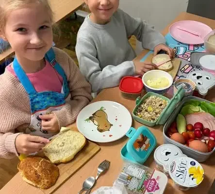 Uczniowie klasy 2a z Bytomia sami przygotowali zdrowe śniadanie
