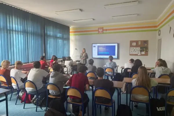 Doradca zawodowy z OHP spotkał się z ósmoklasistami